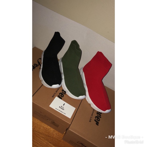 Black Flyknit Sneakers | MAKE A OFFER - Picture 4 of 7